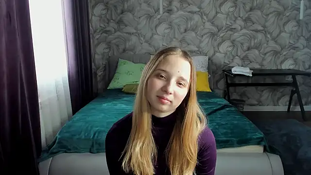 Snapshot of Esme_Brady chatting on February 15, 7:51 am Esme Brady online show from February 15, 7:51 am