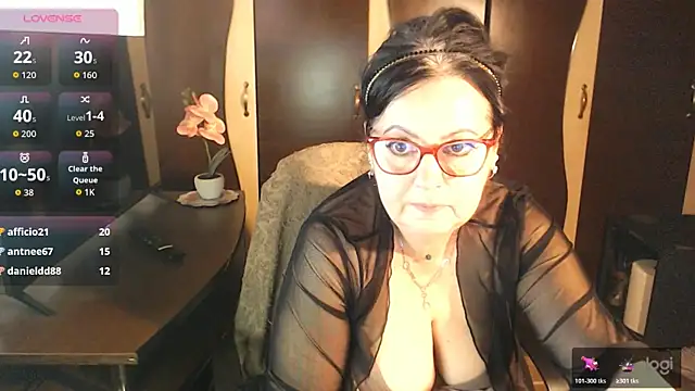 exiMIlf online show from May 11, 4:04 pm
