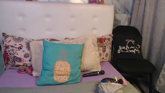 Snapshot of Nicolelewllss chatting on April 1, 11:00 am Nicolelewllss online show from April 1, 11:00 am