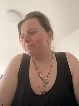 Snapshot of Laura-Loveyou chatting on February 18, 1:18 pm Laura-Loveyou online show from February 18, 1:18 pm