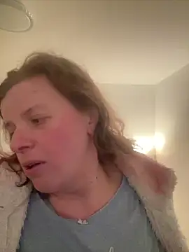 Snapshot of Laura-Loveyou chatting on April 1, 6:05 pm Laura-Loveyou online show from April 1, 6:05 pm