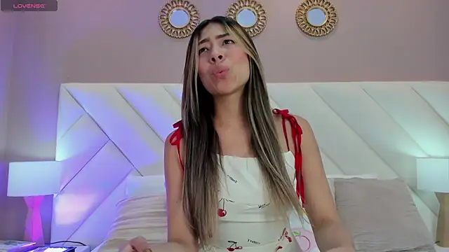ValeryGomezz online show from May 8, 1:16 pm