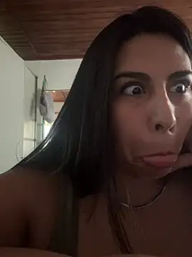 Snapshot of MxxxA chatting on February 10, 6:34 pm MxxxA online show from February 10, 6:34 pm