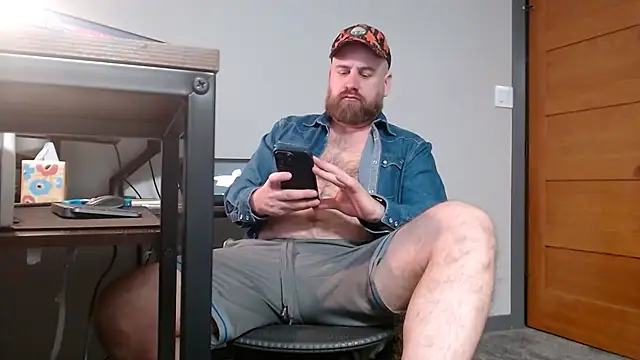 Snapshot of themountainbearmx chatting on March 4, 6:41 am themountainbearmx online show from March 4, 6:41 am