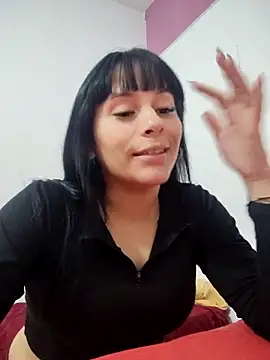 lolaa0777 online show from May 5, 5:43 pm