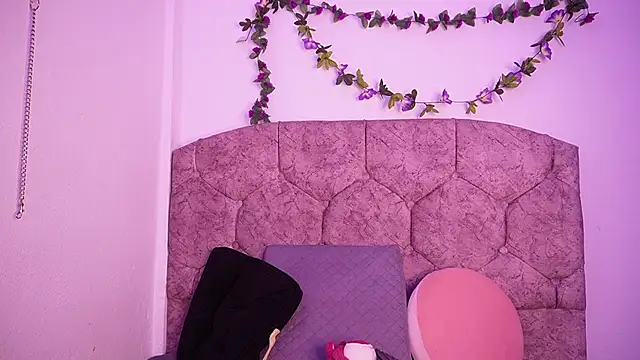 Snapshot of TiffanySander chatting on March 12, 1:23 am TiffanySander online show from March 12, 1:23 am