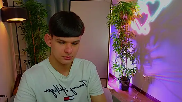 Snapshot of _jamesgray_ chatting on February 13, 2:57 pm jamesgray online show from February 13, 2:57 pm