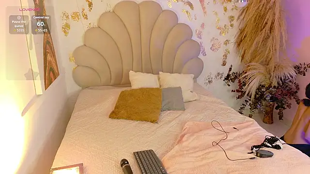 AURORA BLOOM CR online show from March 13, 11:39 am