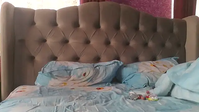 Snapshot of Shailadiess chatting on March 6, 9:17 am Shailadiess online show from March 6, 9:17 am