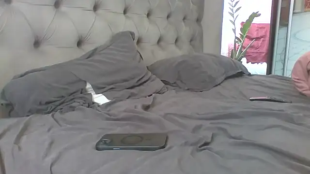 Snapshot of Shailadiess chatting on April 3, 6:11 am Shailadiess online show from April 3, 6:11 am