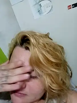 Snapshot of Brandon_Leyes chatting on April 2, 11:13 pm Brandon Leyes online show from April 2, 11:13 pm