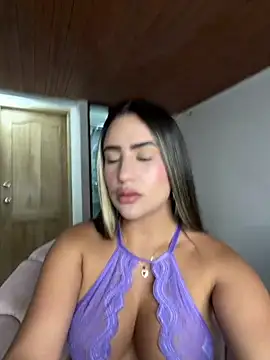 Snapshot of Miilana_ chatting on May 17, 3:04 am Miilana online show from May 17, 3:04 am