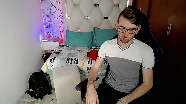 Top and bottom online show from February 19, 8:05 pm