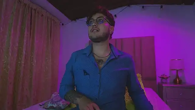 Snapshot of TylerLust_nom chatting on February 17, 5:26 am TylerLust nom online show from February 17, 5:26 am