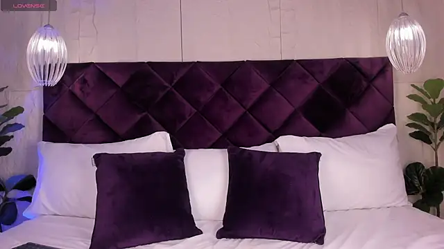 KittyLyne  online show from April 2, 12:25 pm