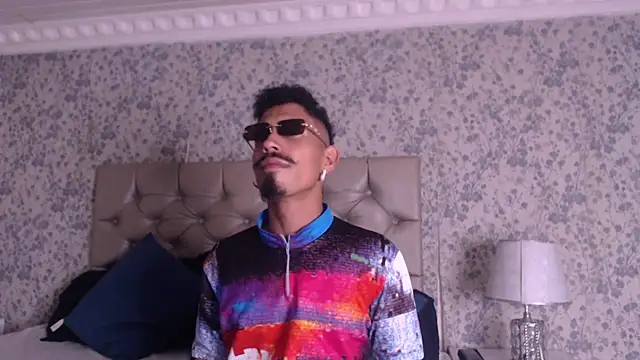 NoaahTylor online show from February 21, 7:48 pm