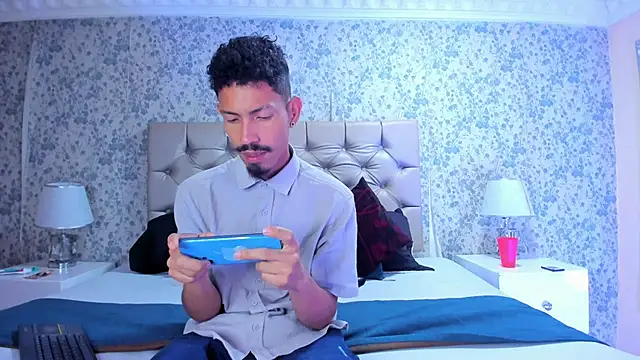 NoaahTylor online show from March 21, 6:11 pm