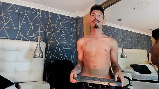 NoaahTylor online show from March 28, 8:41 pm