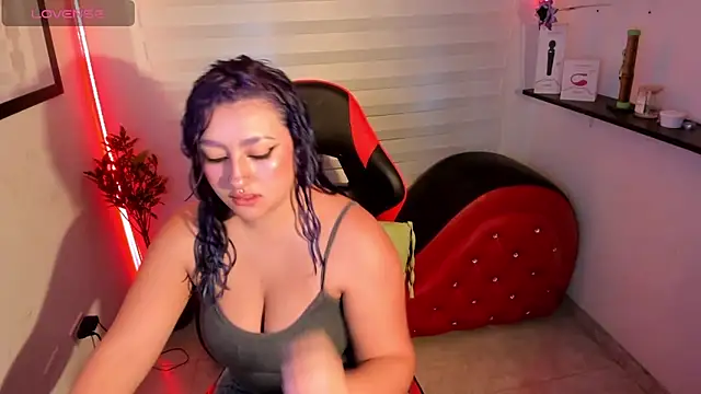 Emily Jonesh online show from May 8, 12:32 pm