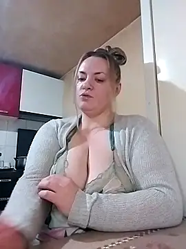 Snapshot of HotStepmommy4 chatting on March 12, 10:49 pm HotStepmommy4 online show from March 12, 10:49 pm