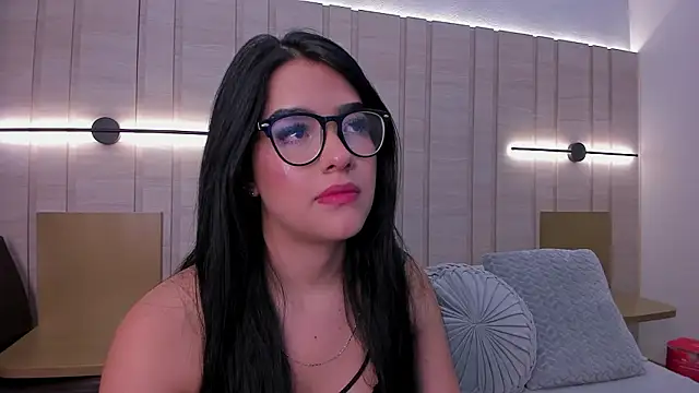 Emma 25  online show from February 12, 7:20 pm