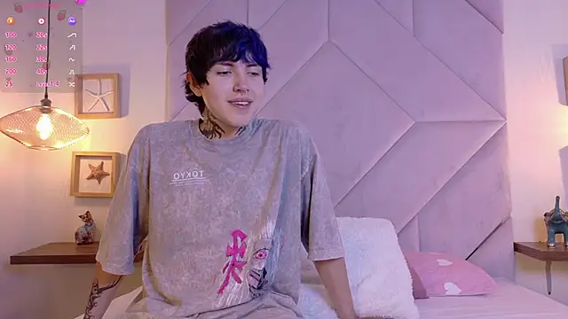 Snapshot of Sateh_and_Hikary chatting on March 15, 8:37 pm Sateh and Hikary online show from March 15, 8:37 pm