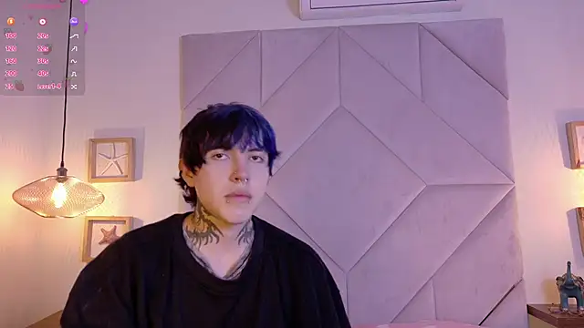 Snapshot of Sateh_and_Hikary chatting on March 23, 8:24 pm Sateh and Hikary online show from March 23, 8:24 pm