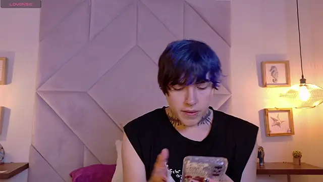 Snapshot of Sateh_and_Hikary chatting on March 31, 9:48 pm Sateh and Hikary online show from March 31, 9:48 pm