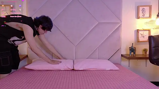 Snapshot of Sateh_and_Hikary chatting on April 4, 8:50 pm Sateh and Hikary online show from April 4, 8:50 pm