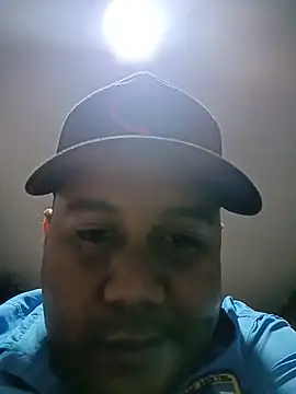 Snapshot of Mohamed1627 chatting on May 18, 11:10 pm Mohamed1627 online show from May 18, 11:10 pm