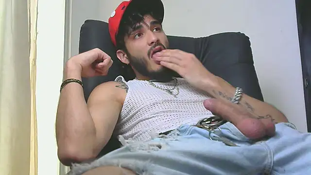 Snapshot of LovexJuxn8 chatting on February 14, 6:59 pm LovexJuxn8 online show from February 14, 6:59 pm