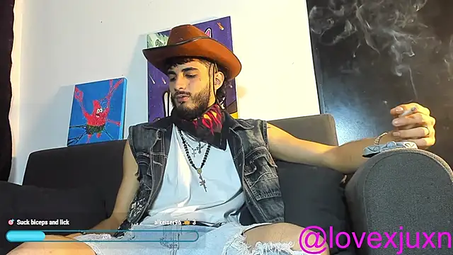 Snapshot of LovexJuxn8 chatting on March 3, 7:31 pm LovexJuxn8 online show from March 3, 7:31 pm