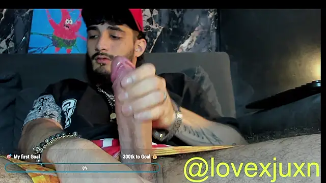 Snapshot of LovexJuxn8 chatting on March 11, 8:04 pm LovexJuxn8 online show from March 11, 8:04 pm