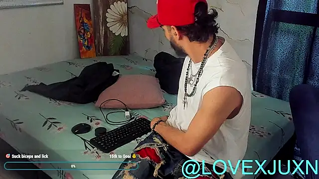 Snapshot of LovexJuxn8 chatting on March 13, 8:15 pm LovexJuxn8 online show from March 13, 8:15 pm