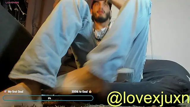 Snapshot of LovexJuxn8 chatting on March 14, 9:20 pm LovexJuxn8 online show from March 14, 9:20 pm