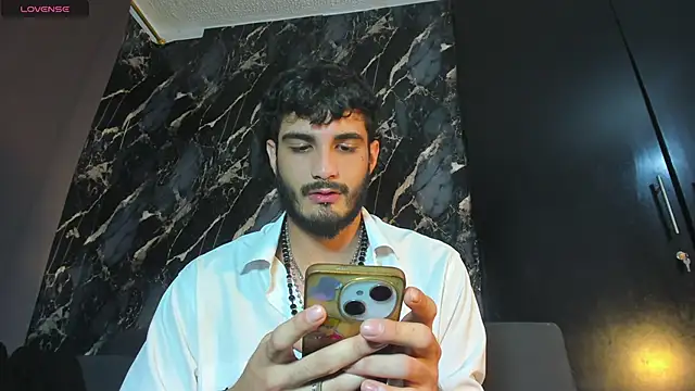 Snapshot of LovexJuxn8 chatting on March 23, 7:29 pm LovexJuxn8 online show from March 23, 7:29 pm