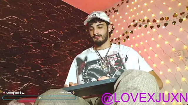 LovexJuxn8 online show from May 5, 1:24 am