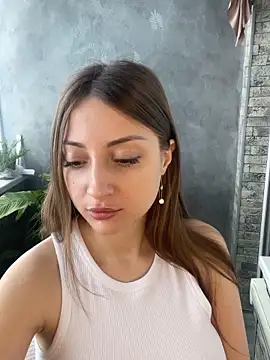 PearlMe online show from March 31, 8:48 am