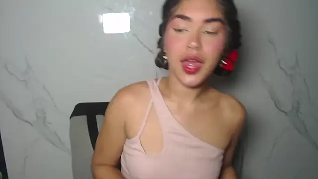 melodyphillips 2  online show from April 27, 5:16 am