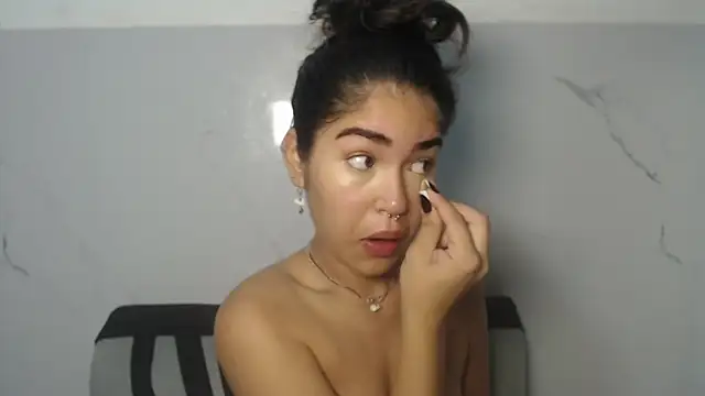 Snapshot of melodyphillips_2_ chatting on June 19, 8:07 am melodyphillips 2 online show from June 19, 8:07 am