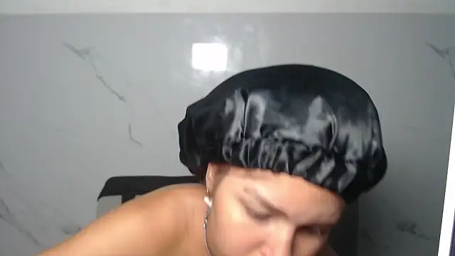 Snapshot of melodyphillips_2_ chatting on July 8, 6:51 am melodyphillips 2 online show from July 8, 6:51 am