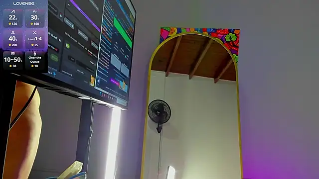 Snapshot of Zaphiro__Sky chatting on February 18, 8:43 am Zaphiro Sky online show from February 18, 8:43 am