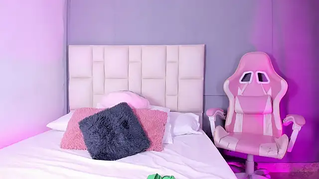 Snapshot of Zaphiro__Sky chatting on March 18, 9:56 am Zaphiro Sky online show from March 18, 9:56 am