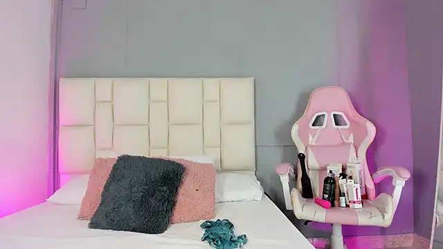 Snapshot of Zaphiro__Sky chatting on March 21, 8:52 am Zaphiro Sky online show from March 21, 8:52 am