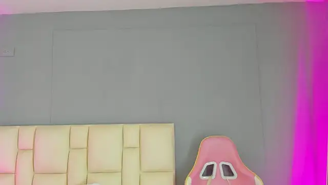 Snapshot of Zaphiro__Sky chatting on March 31, 8:37 am Zaphiro Sky online show from March 31, 8:37 am