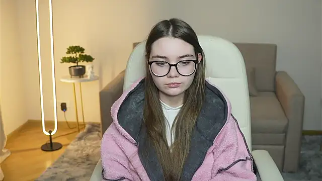 Snapshot of EdythOrwin chatting on February 15, 7:27 am EdythOrwin online show from February 15, 7:27 am