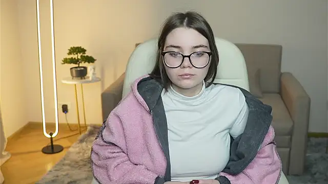 Snapshot of EdythOrwin chatting on February 15, 7:51 am EdythOrwin online show from February 15, 7:51 am