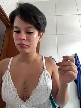 Snapshot of LissPerolaa chatting on July 17, 12:12 pm LissPerolaa online show from July 17, 12:12 pm