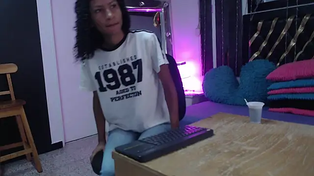 mailyn gold online show from May 6, 11:37 am