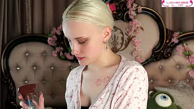 KirstinMcgeady online show from May 3, 11:16 am